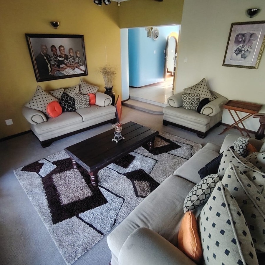 6 Bedroom Property for Sale in Baysville Eastern Cape